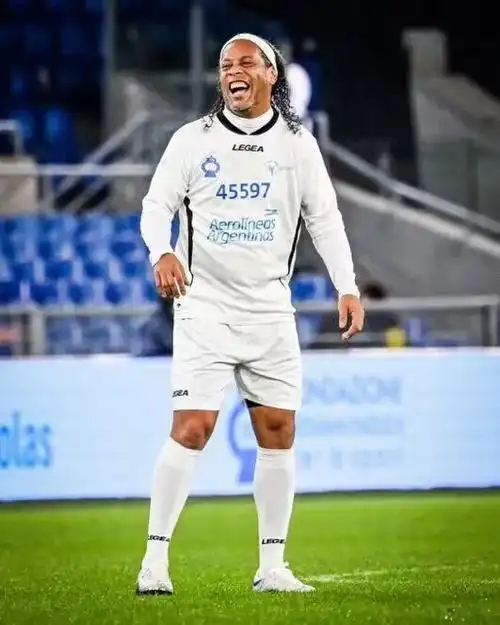 还是在篮板 还是在篮板